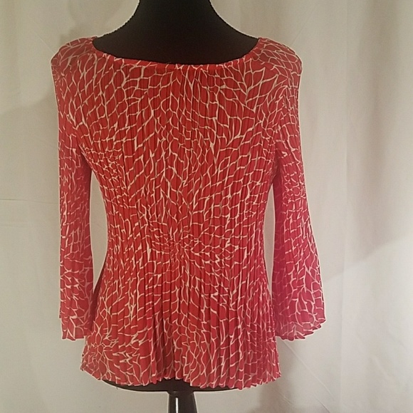 Super cute top - Picture 4 of 4